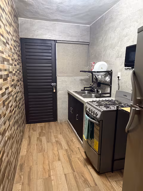Full kitchen for long stays and work trips